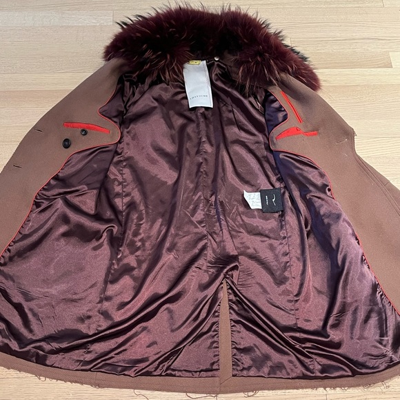 Brown wool peacoat with detachable fur collar - Picture 2 of 7